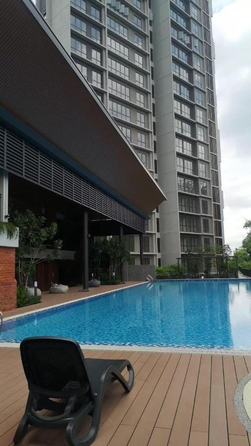 Stayje Putrajaya, 5 Minutes To Ioi City Mall, Wifi , Netflix, Free Parking エクステリア 写真