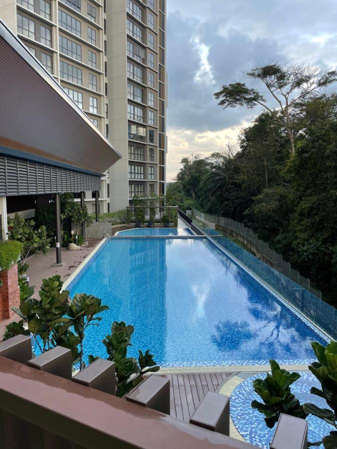 Stayje Putrajaya, 5 Minutes To Ioi City Mall, Wifi , Netflix, Free Parking エクステリア 写真